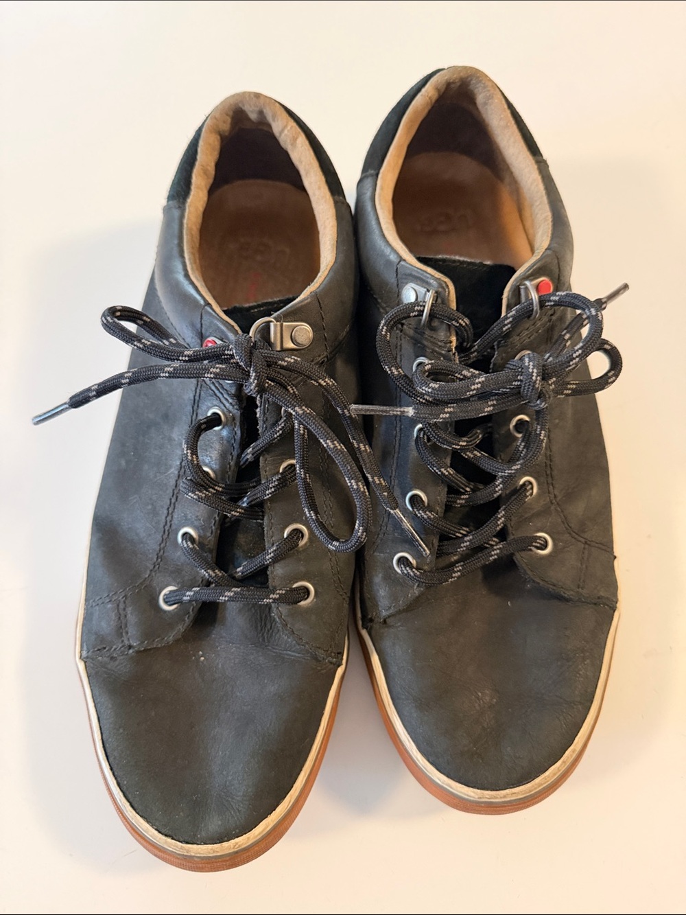 UGG Men’s Black Leather Sneakers Size 10 Lace Up Casual Shoes Gum Sole